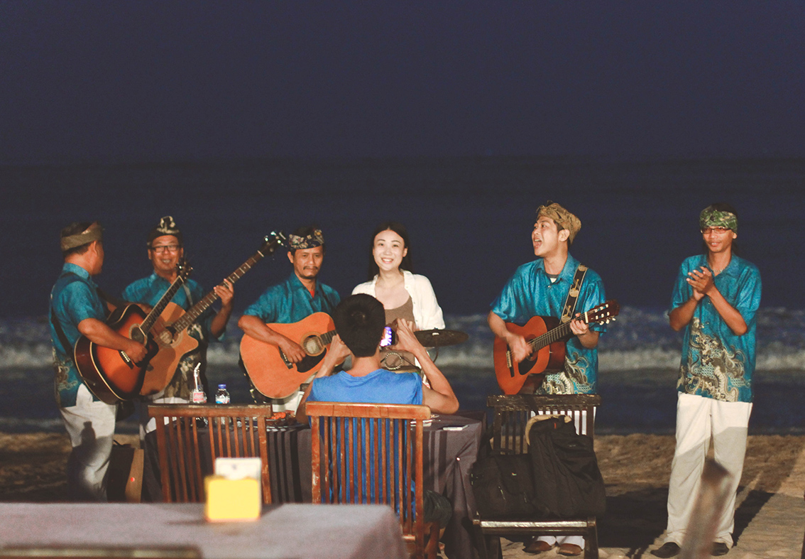 客人吉米夫妇 浪漫海滩自助晚餐求婚